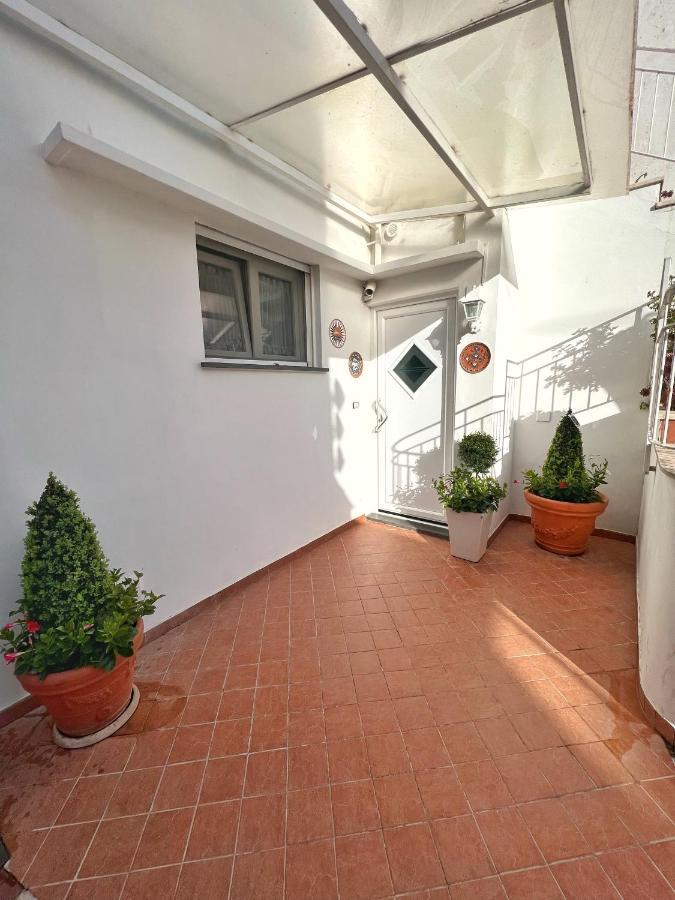 Augusto Capri Apartment Luaran gambar
